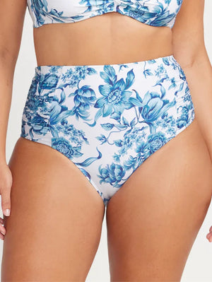 Zoom in front view of person  in ArteSands Botticelli High Waist Brief in blue floral print