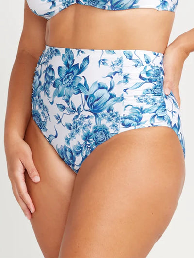 Zoom in side view of person  in ArteSands Botticelli High Waist Brief in blue floral print